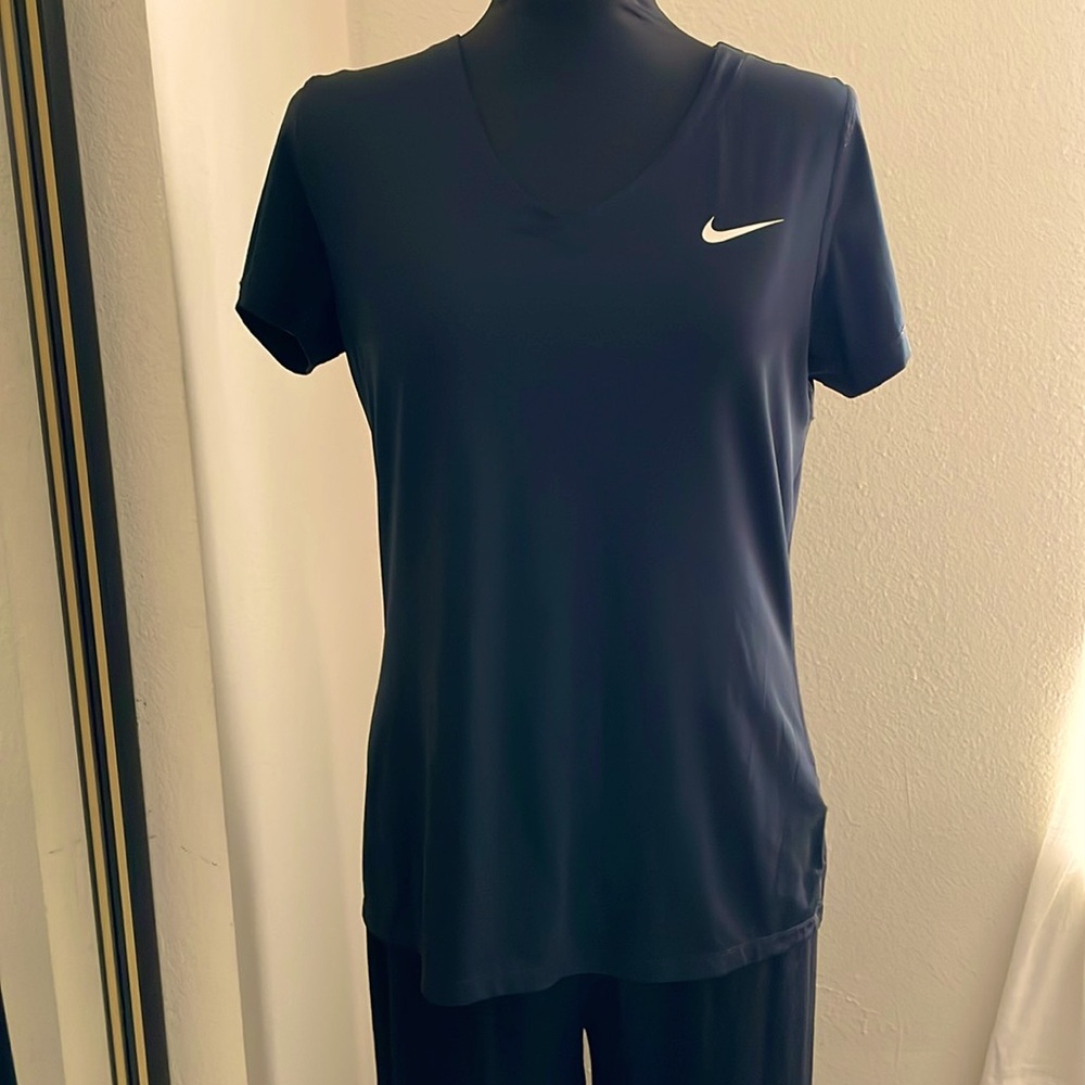 Nike Pro women’s Dri-fit jersey size XL. Black.